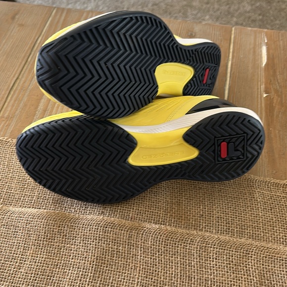 FILA court shoes. Pale yellow. Navy soles. Size 9 - Picture 6 of 7